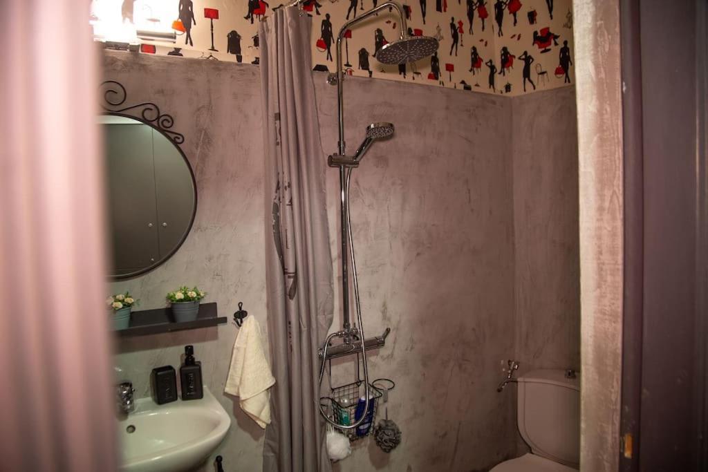 Apartment Angel - Cozy, Renovated, In Heart