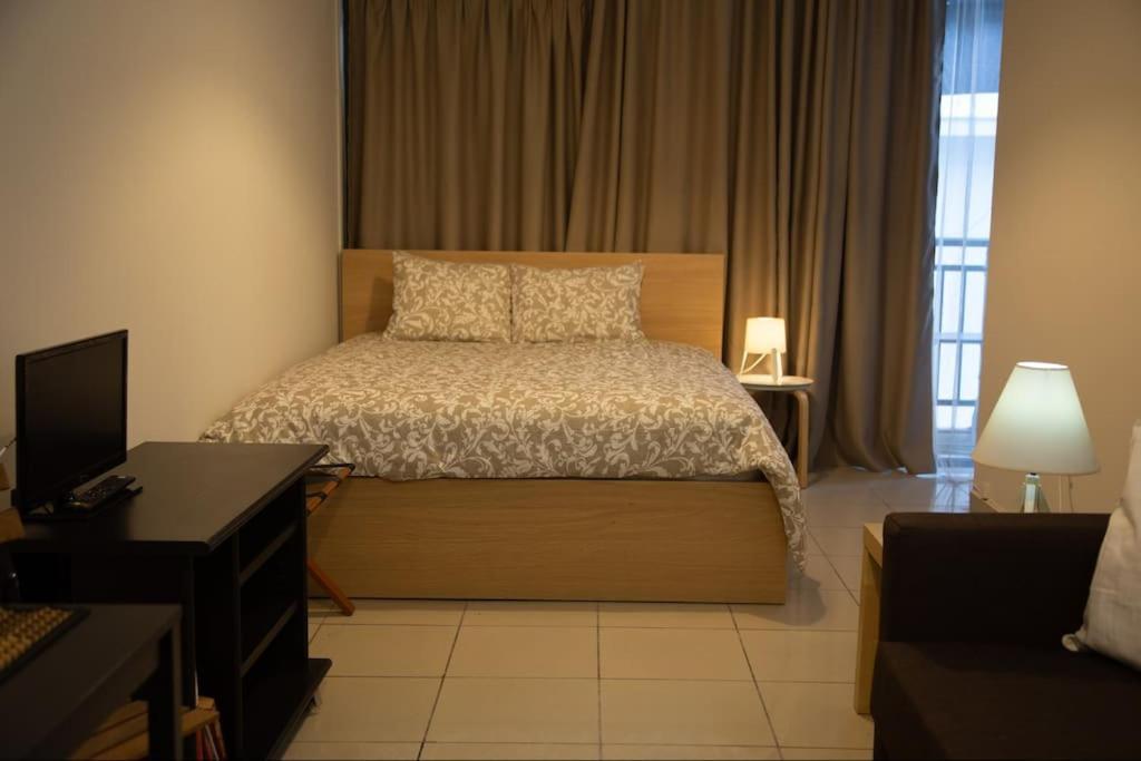 Angel - Cozy, Renovated, In Heart Apartment